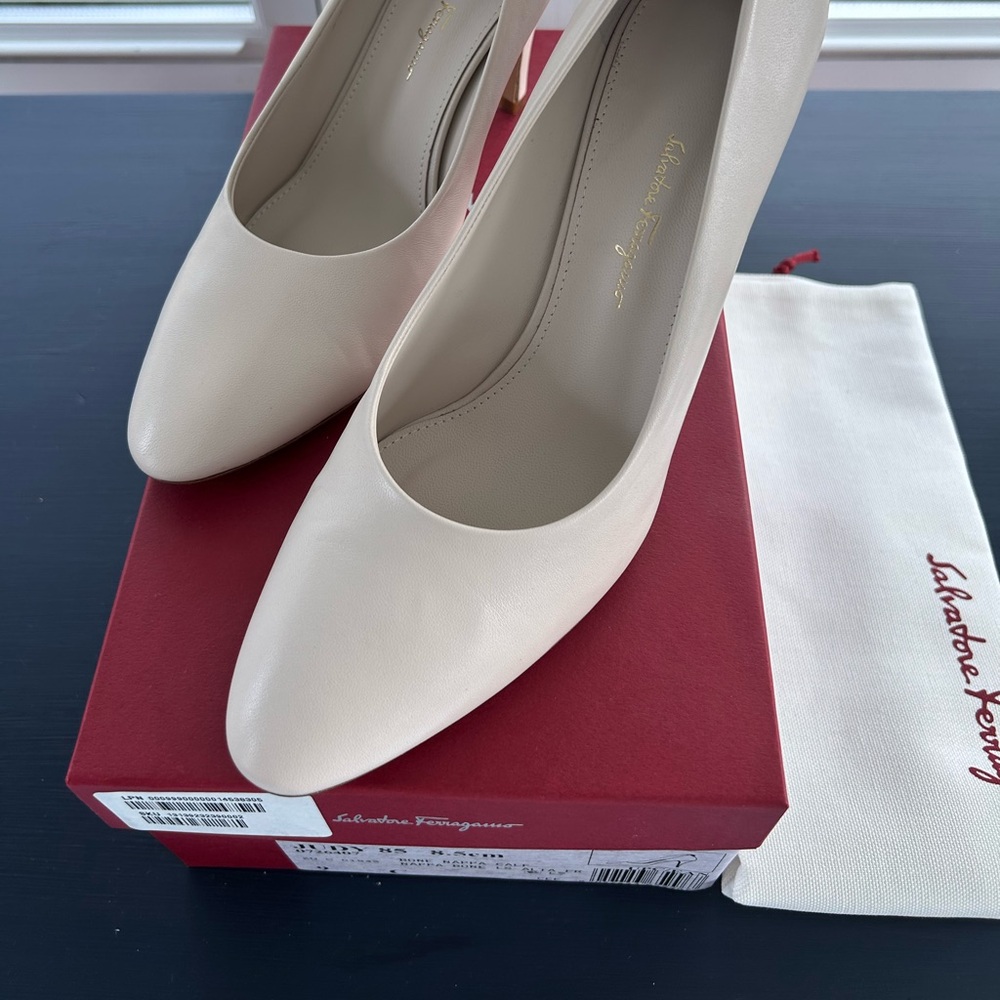 Salvatore Ferragamo Women's Cream Heels